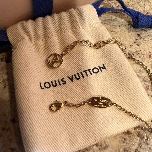 LOUIS VUITTON Metal Crystal LV Iconic Necklace - Picture 4 of 11